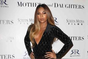 亚香缇&middot;道格拉斯